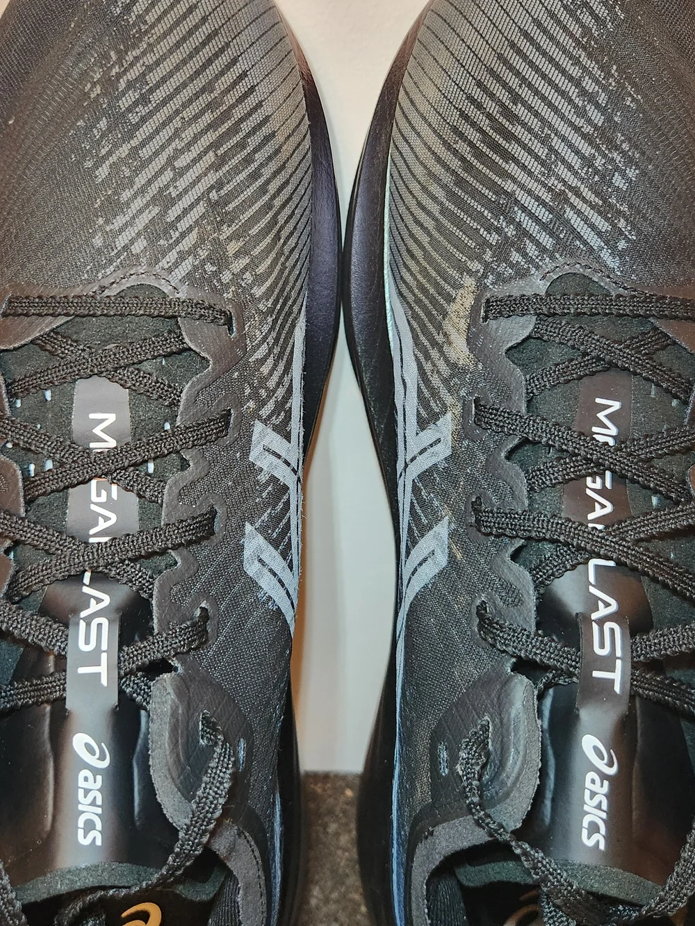 Asics megablast running